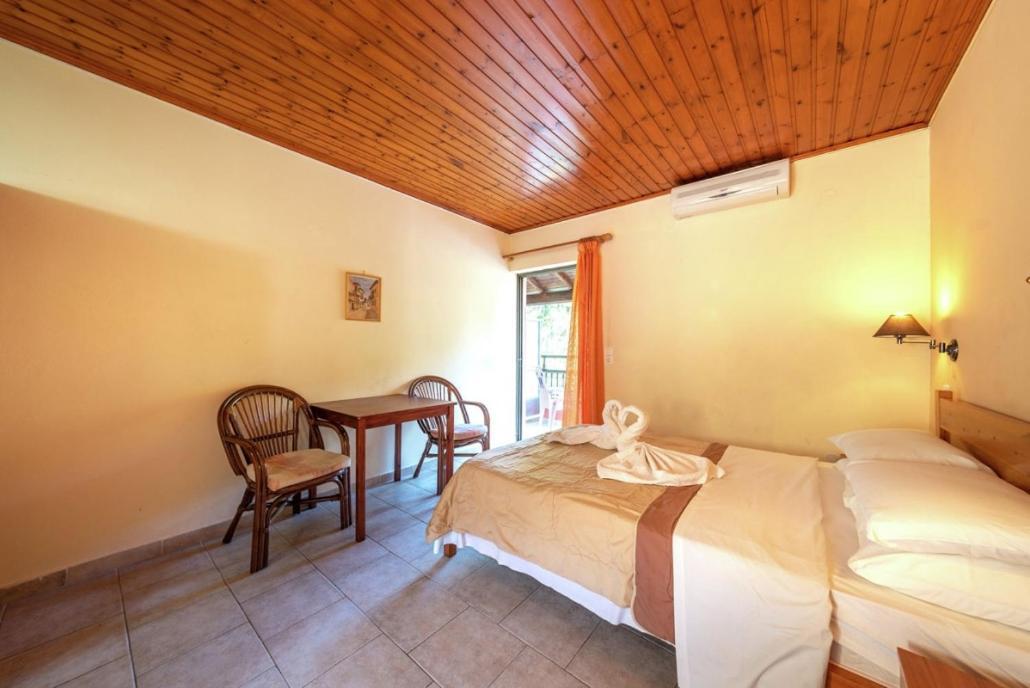 Mimosa Apartments With Pool Палеокастрица Екстериор снимка