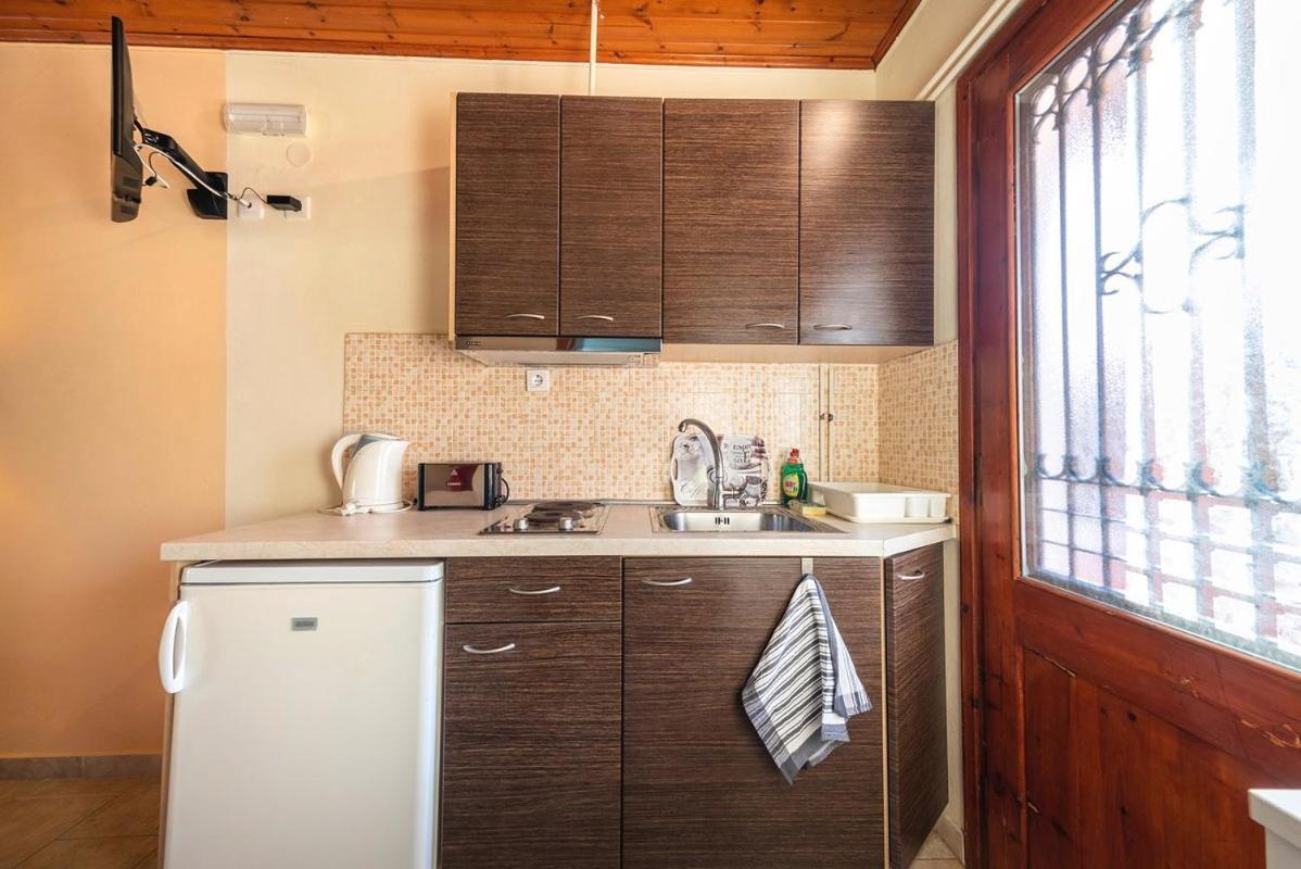 Mimosa Apartments With Pool Палеокастрица Екстериор снимка